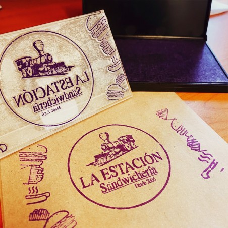 Timbre manual de 10x5 cms.