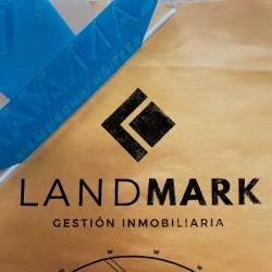 Timbre manual de 10x5 cms.