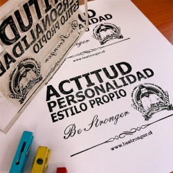 Timbre manual de 10x5 cms.